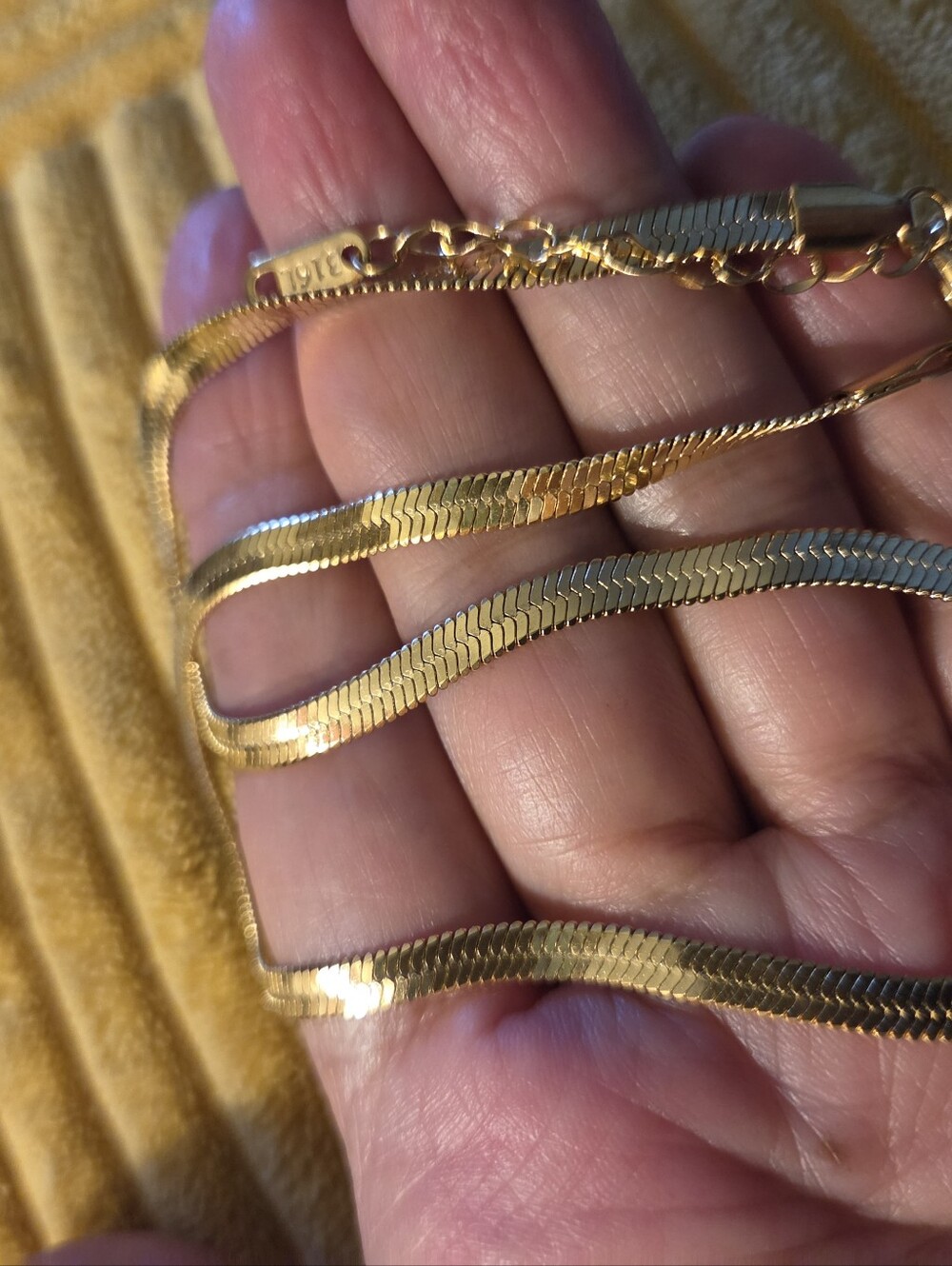 NWOT Gold Stainless Steel Herringbone Chain Necklace 14”